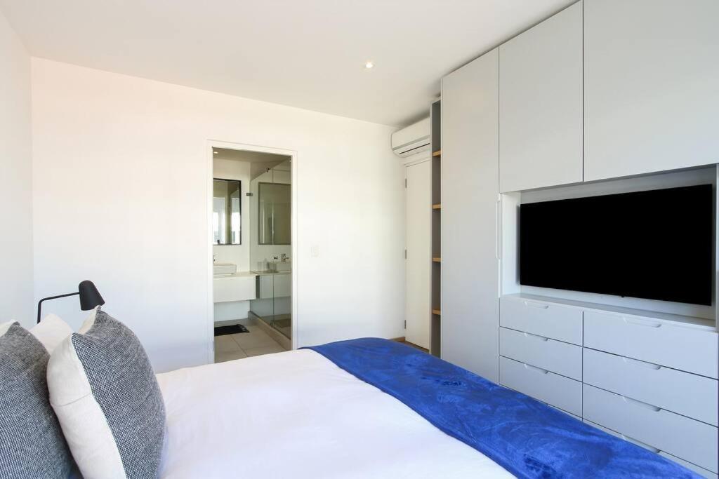 Spacious Sea Facing One Bedroom Appartement Le Cap