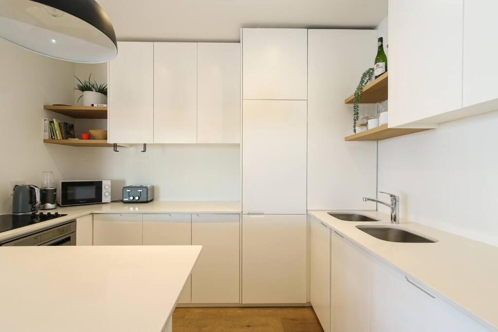 Spacious Sea Facing One Bedroom * Le Cap