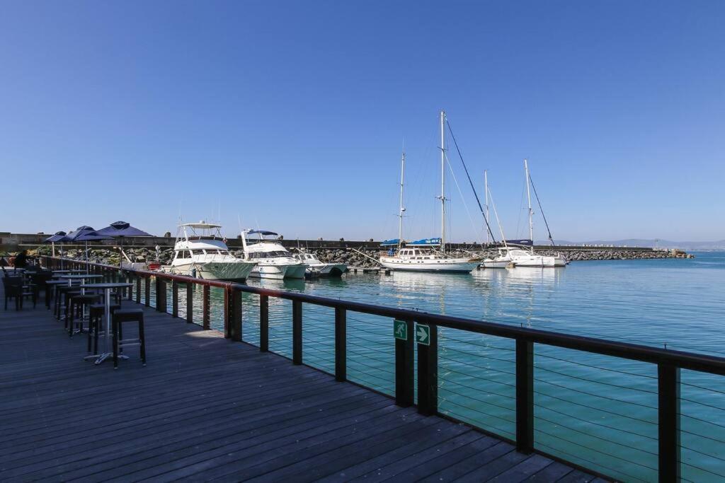 Spacious Sea Facing One Bedroom * Le Cap
