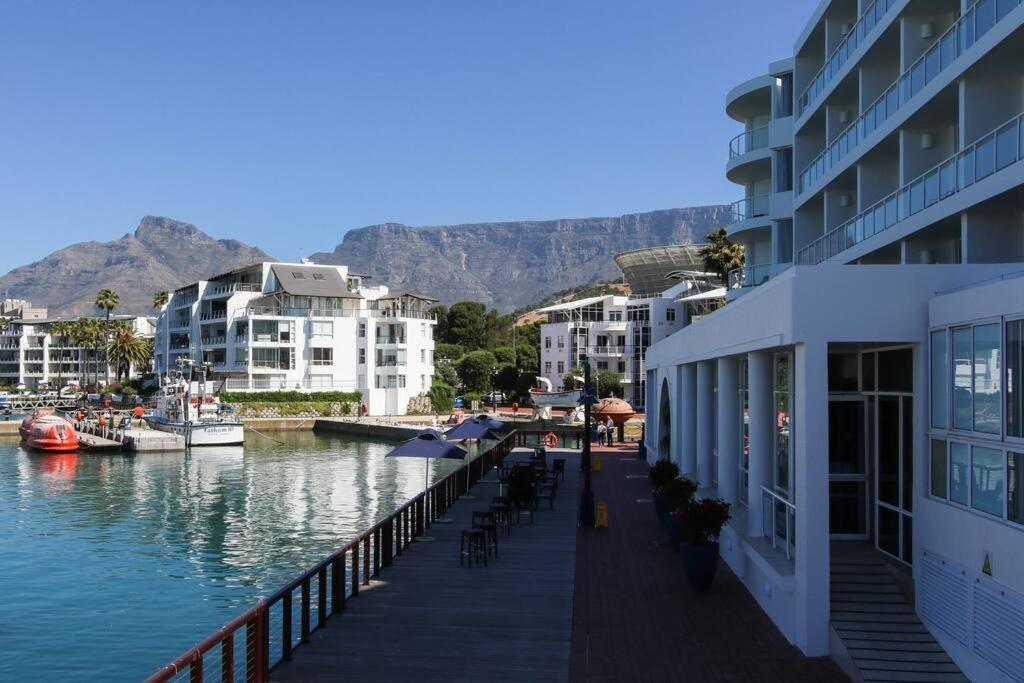 Spacious Sea Facing One Bedroom * Le Cap